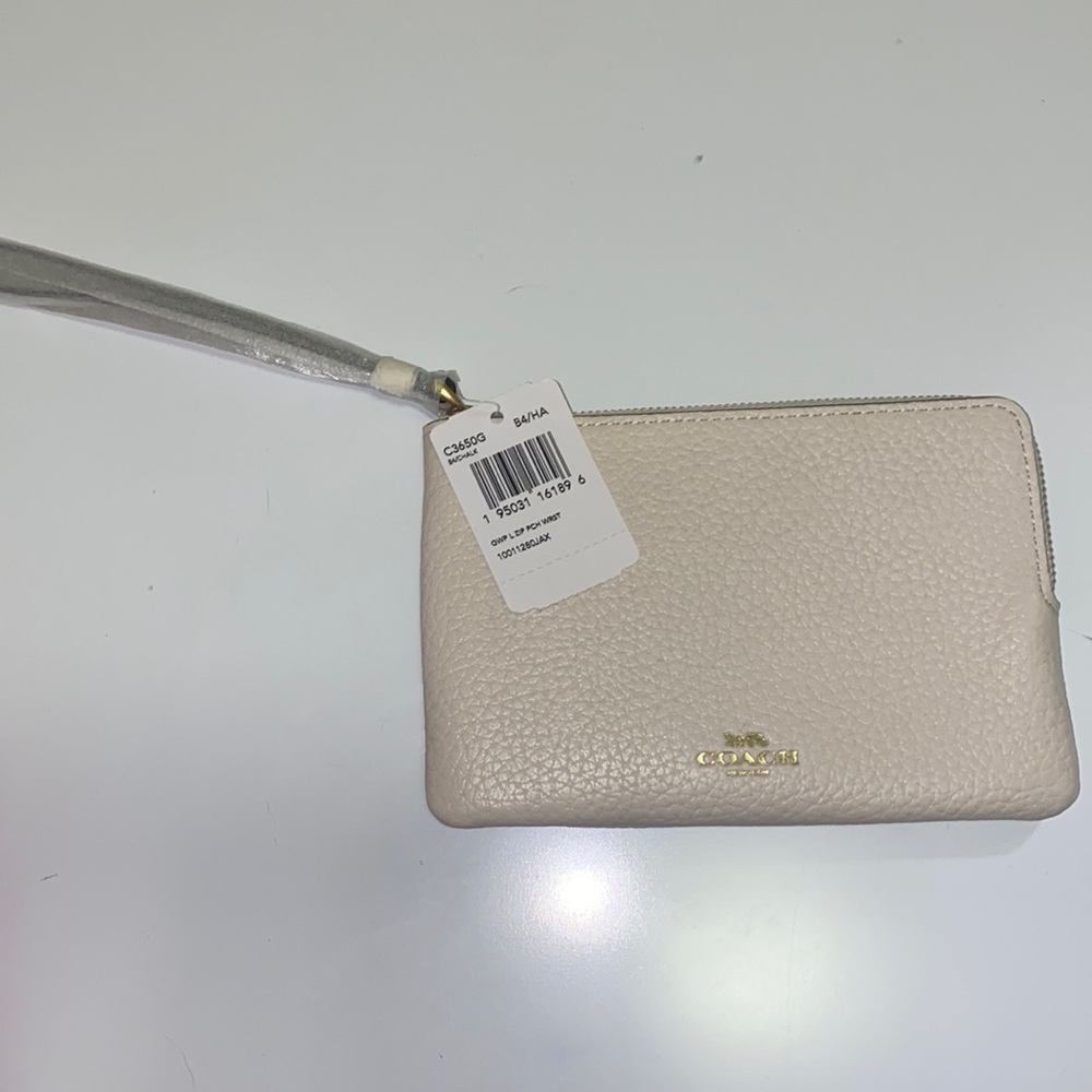 Coach NWT white wristlet wallet never used